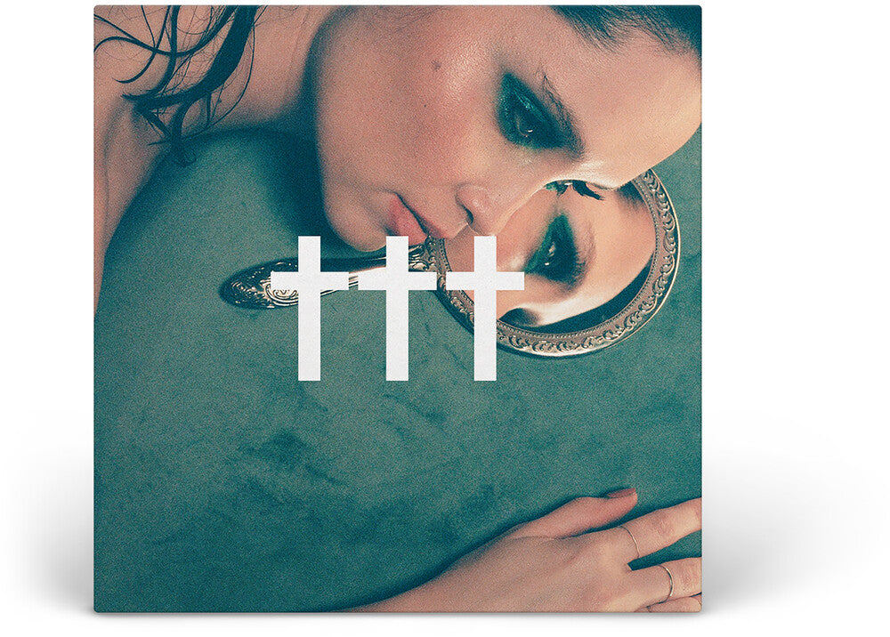 +++ (Crosses) - Day One / Vivien [Vinyl Single]